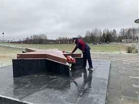 Сотрудники Управления возложили цветы к мемориалу  «ГЕРОЯМ-ПАНФИЛОВЦАМ»